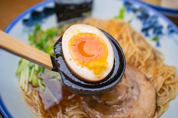 ▲▼東京拉麵【AFURI惠比壽】澀谷美食|巷弄裡的柚子拉麵排隊半小時才知道|雞湯尬柚子清爽開胃|絕美用餐空間不說還以為是咖啡廳。（圖／部落客美熊很愛吃授權提供）