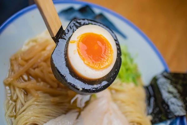 ▲▼東京拉麵【AFURI惠比壽】澀谷美食|巷弄裡的柚子拉麵排隊半小時才知道|雞湯尬柚子清爽開胃|絕美用餐空間不說還以為是咖啡廳。（圖／部落客美熊很愛吃授權提供）