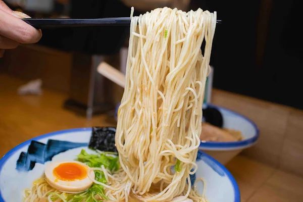 ▲▼東京拉麵【AFURI惠比壽】澀谷美食|巷弄裡的柚子拉麵排隊半小時才知道|雞湯尬柚子清爽開胃|絕美用餐空間不說還以為是咖啡廳。（圖／部落客美熊很愛吃授權提供）