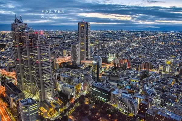 ▲▼【東京都廳展望台】免費東京夜景觀景台推薦！45樓高空景觀可眺望晴空塔東京鐵塔富士山。（圖／部落客周花花，甲飽沒授權提供）