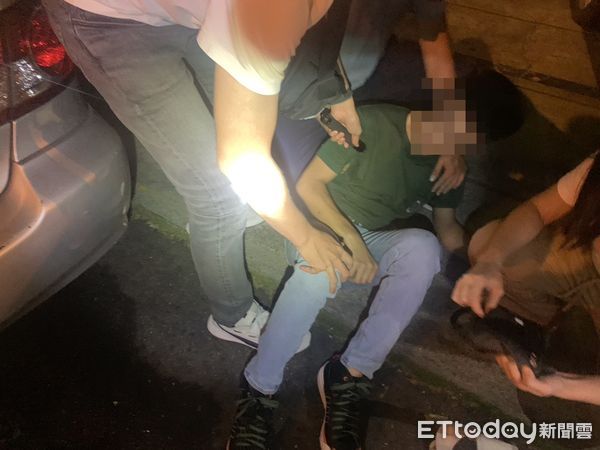 ▲▼桃園男子嫌開怪手太累轉行當車手，搭計程車到台中取款被逮。（圖／警方提供，下同）