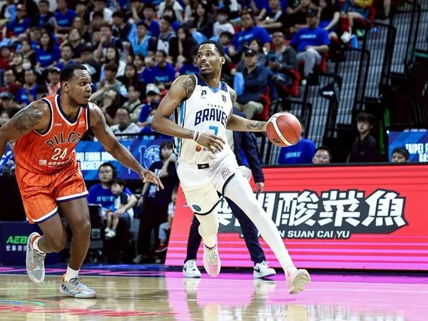 ▲勇士金恩、莫巴耶。（圖／富邦勇士提供）