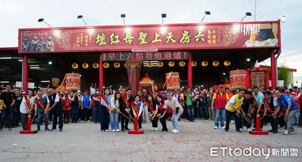 ▲六房媽熱鬧過爐，虔誠信徒隨行祈福。（圖／記者游瓊華翻攝）