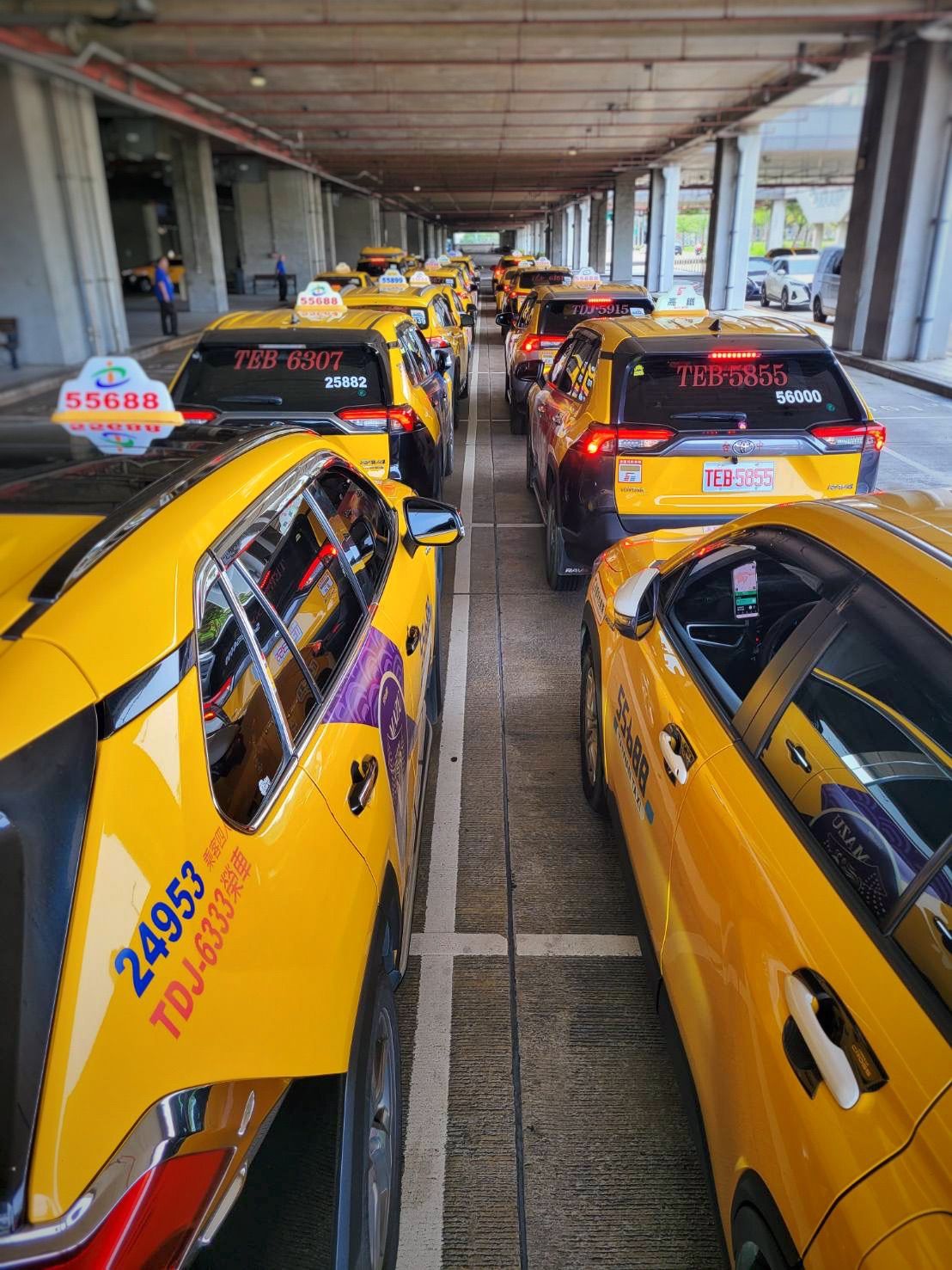 ▲▼高鐵台中站特約排班計程車。（圖／台灣大車隊提供）