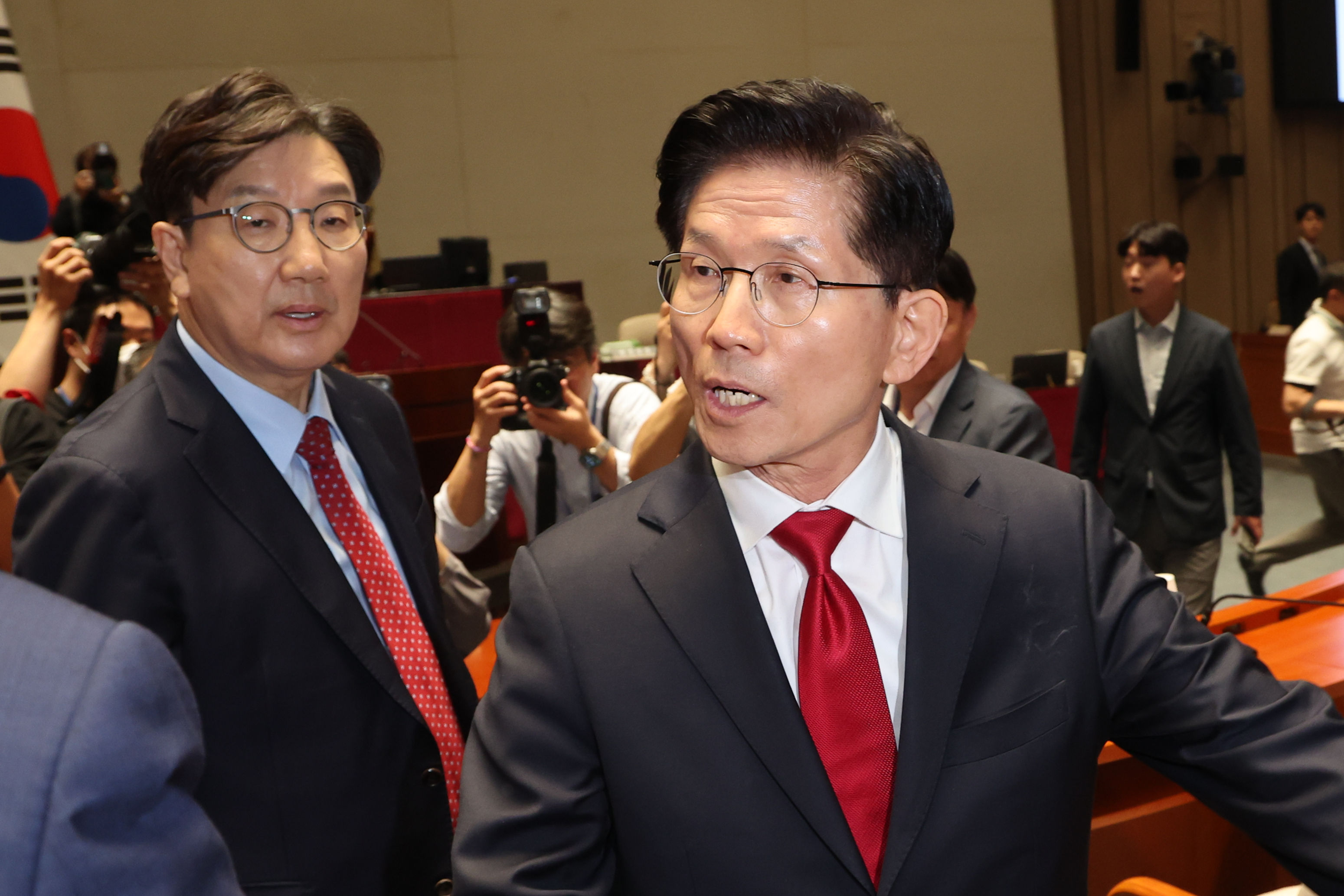 ▲▼金文洙與黨內談判，黨高層權性東施壓儘快與韓完成整合。（圖／達志影像／newscom）