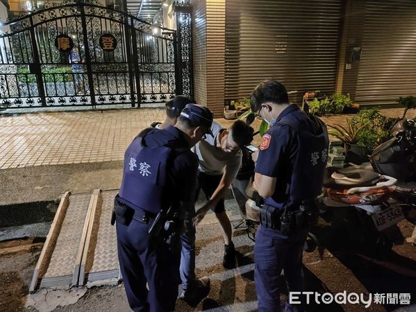 ▲▼   「朴警鷹眼發現通緝犯身影 查獲《5條通》通緝犯」   。（圖／朴子分局提供）