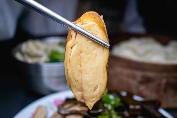 ▲▼南投蒸餃【小元寶牛肉麵】草屯美食|被牛肉麵耽誤超強蒸餃|在小弄巷擺攤的四十年老字號|連湯麵也是現點現炒有夠香|沒當地人帶路絕對會迷航。（圖／部落客美熊很愛吃授權提供）