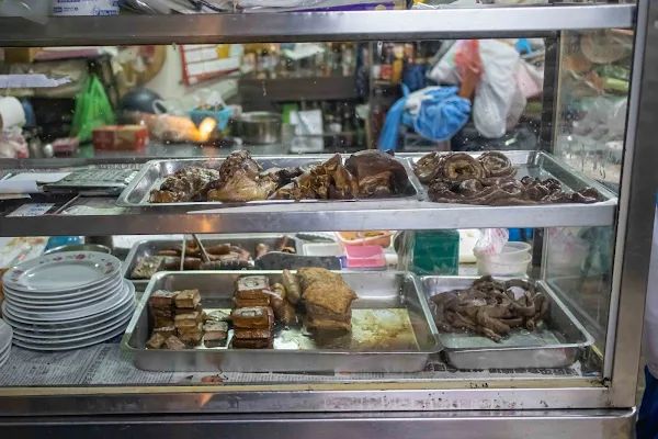 ▲▼南投蒸餃【小元寶牛肉麵】草屯美食|被牛肉麵耽誤超強蒸餃|在小弄巷擺攤的四十年老字號|連湯麵也是現點現炒有夠香|沒當地人帶路絕對會迷航。（圖／部落客美熊很愛吃授權提供）