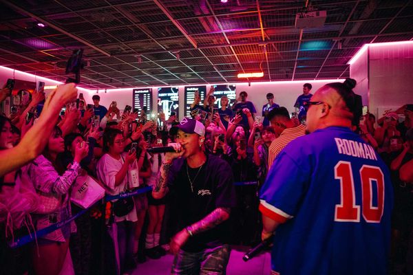 ▲▼ 頑童MJ116現身信義區快閃。（圖／本色音樂提供）