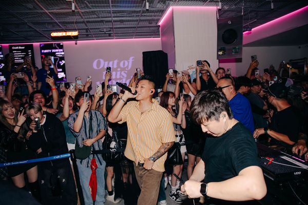 ▲▼ 頑童MJ116現身信義區快閃。（圖／本色音樂提供）