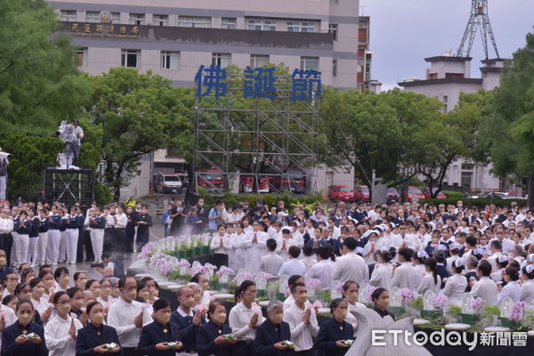 ▲▼佛教慈濟基金會三節合一浴佛典禮，11日首場浴佛大典在花蓮靜思堂道侶廣場舉行。（圖／花蓮縣政府提供，下同）