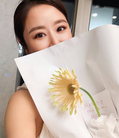▲8歲女兒「全英文」告白，林心如曬母親節卡片。（圖／翻攝自Instagram／loveruby_official）