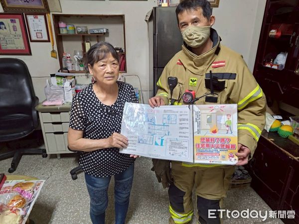 ▲台南南化透天厝煮食不慎釀火警，住警器即時發出警報，住戶成功逃生、火勢未擴大。（記者林東良翻攝，下同）