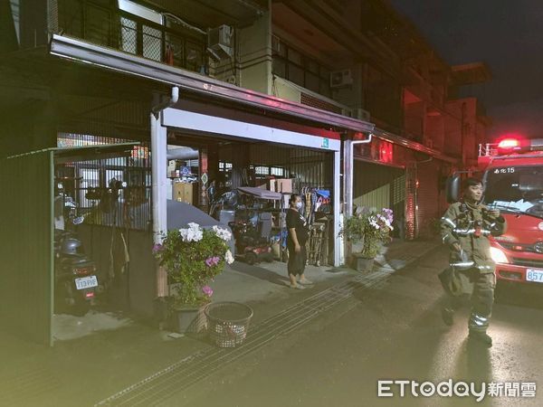 ▲台南南化透天厝煮食不慎釀火警，住警器即時發出警報，住戶成功逃生、火勢未擴大。（記者林東良翻攝，下同）