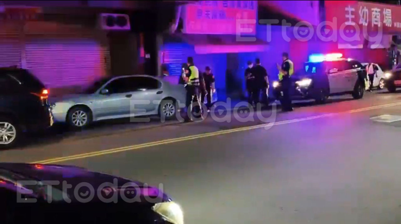 高雄轎車深夜沒開燈　林園警5車狂追！駕駛渾身酒氣拒測