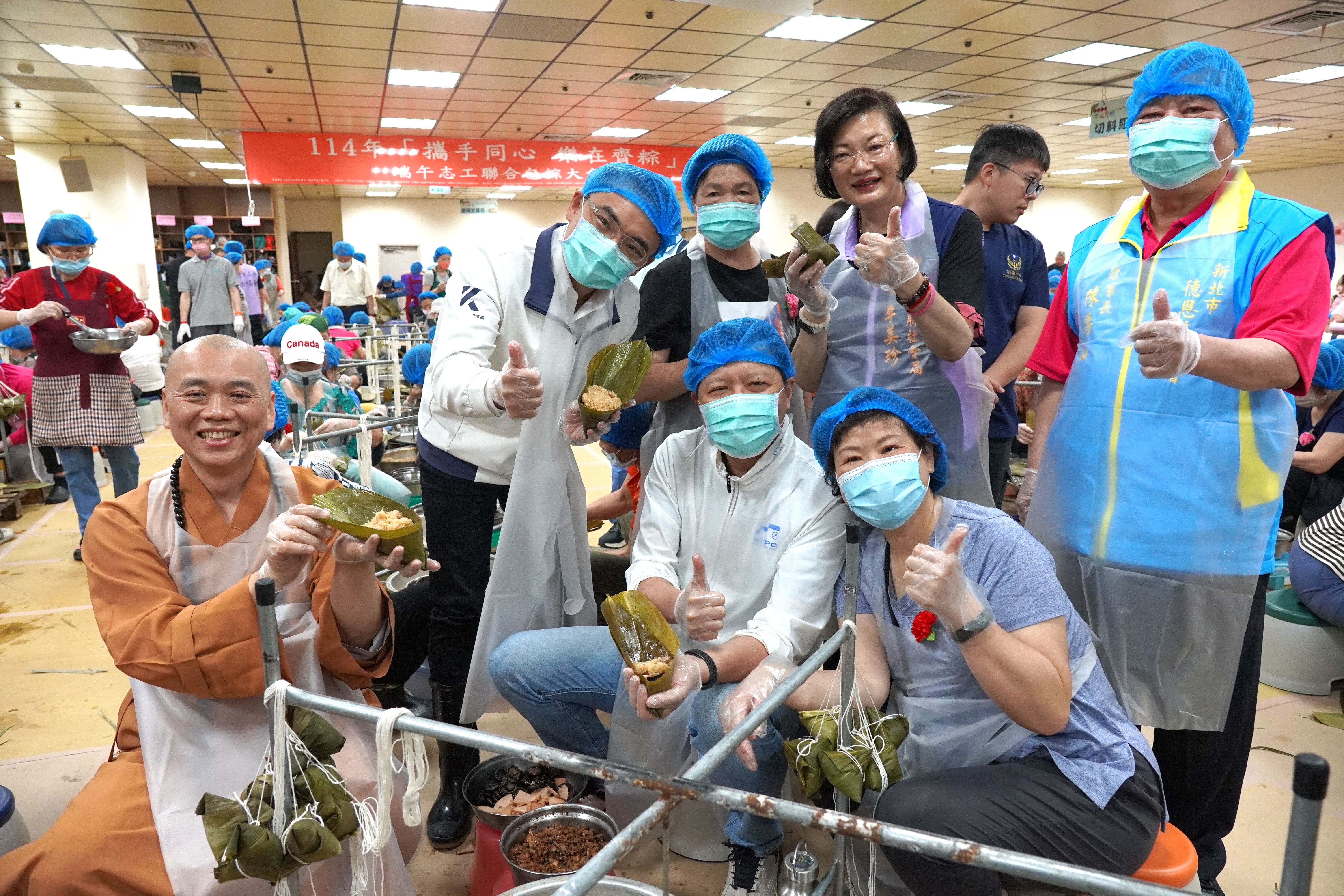 ▲新北志工聯手元亨寺 2萬顆素粽暖贈弱勢。（圖／新北市社會局提供）