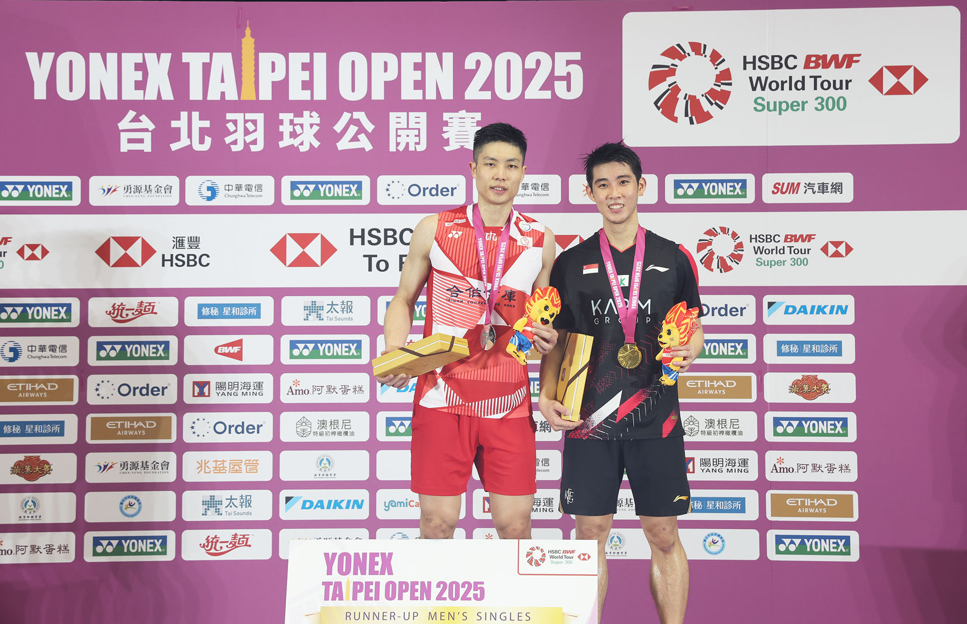 ▲▼周天成在台北賽銀恨，將銀牌當作母親節禮物，他透露未竟的夢想是拿奧運獎牌。（圖／羽協提供）