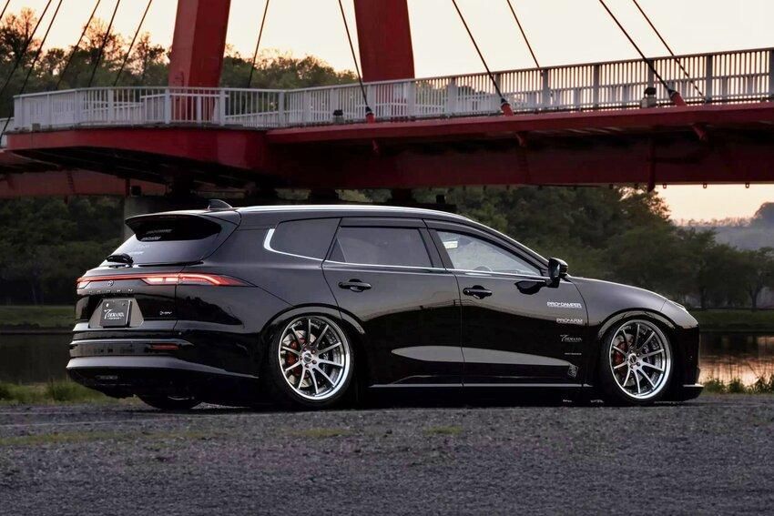 ▲日本T-Demand爆改Crown Estate，帥氣度更勝跑旅Crown Sport。（圖／翻攝自《T-Demand》）