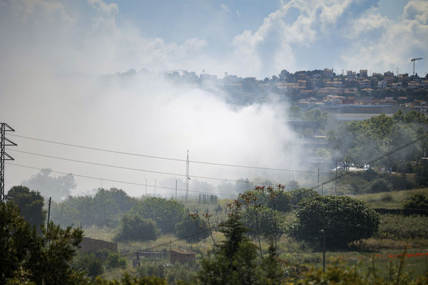 ▲▼ 西班牙存放泳池清潔用品的倉庫發生火災，釋放大量有毒氯氣。（圖／達志影像／美聯社）