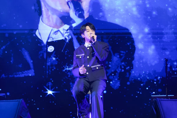 ▲▼ 《我是歌手4》韓星黃致列來台開唱　「母親節前夕」致敬前輩具俊曄。（圖／讀者提供）