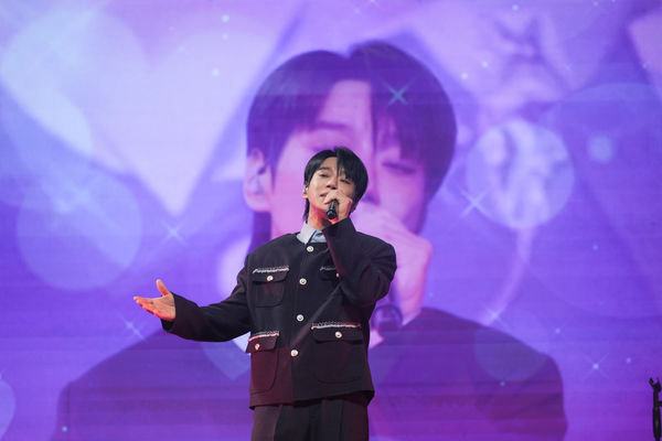 ▲▼ 《我是歌手4》韓星黃致列來台開唱　「母親節前夕」致敬前輩具俊曄。（圖／讀者提供）