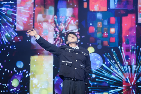 ▲▼ 《我是歌手4》韓星黃致列來台開唱　「母親節前夕」致敬前輩具俊曄。（圖／讀者提供）