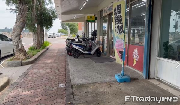 ▲▼ 金門縣金城鎮今(11)日上午發生一酒醉男子持鐮刀揮舞事件            。（圖／記者林名揚翻攝）