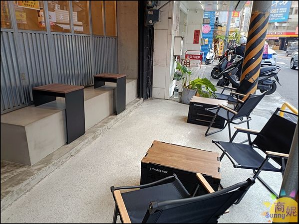 ▲▼蜜醬燒烤|全台獨創蜂蜜串燒30元起!百花蜜醬獨門配方好涮嘴.生啤+1元多一杯內用飲料喝到飽。（圖／部落客商妮吃喝遊樂授權提供）