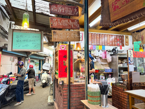 ▲▼橋頭老麵店。（圖／部落客VIVIYU小世界授權提供）