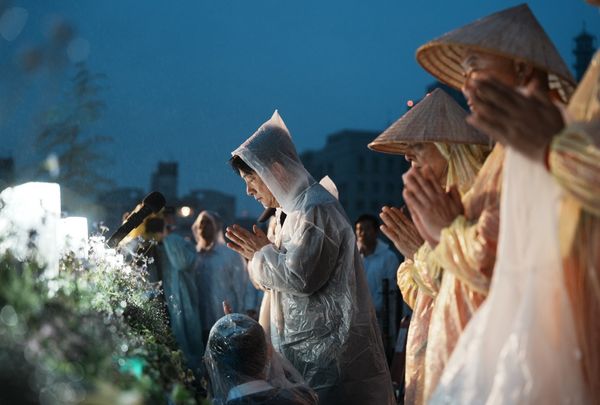 ▲▼賴清德率萬人浴佛祈福　母親節佛誕節三節合一。（圖／慈濟基金會提供）