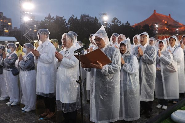 ▲▼賴清德率萬人浴佛祈福　母親節佛誕節三節合一。（圖／慈濟基金會提供）