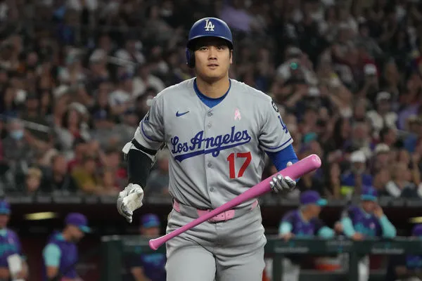 ▲大谷翔平母親節用粉紅棒。（圖／路透）