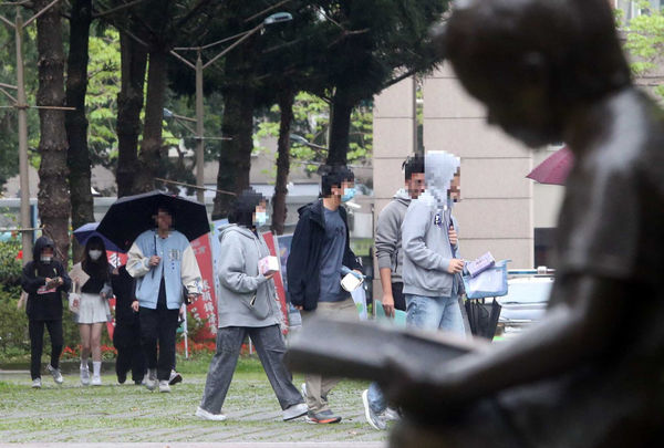 16歲前發生性行為不僅傷及生殖器官，心理成熟度也不足以因應未來可能發生的懷孕問題。（示意圖／報系資料照）