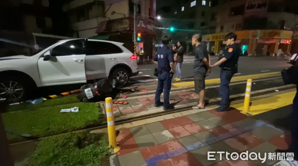 ▲▼高雄洪男酒駕撞死女騎士，見警怒嗆「銬我啊」。（圖／記者吳奕靖翻攝）