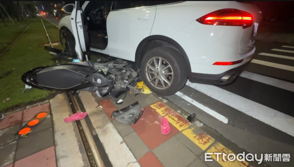 ▲▼高雄洪男酒駕撞死女騎士，見警怒嗆「銬我啊」。（圖／記者吳奕靖翻攝）