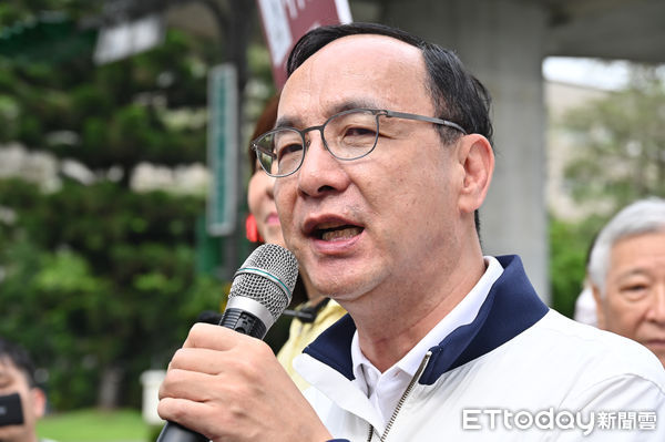 ▲▼國民黨黨主席朱立倫反惡罷戰獨裁內湖場街講 。（圖／記者李毓康攝）
