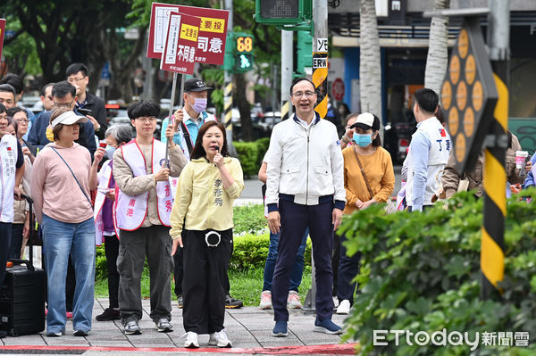 ▲▼國民黨黨主席朱立倫與李彥秀反惡罷戰獨裁內湖場街講。（圖／記者李毓康攝）