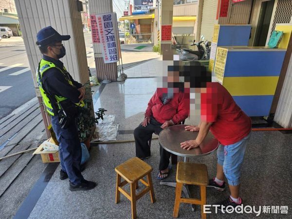 ▲88歲花蓮何姓老翁騎機車萬巒買豬腳自摔             。（圖／記者陳崑福翻攝）