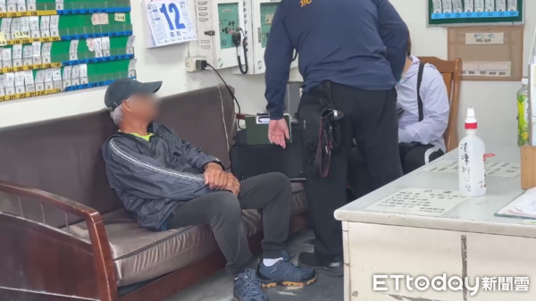 ▲▼高雄保時捷粗工酒駕撞死婦人，死者丈夫前往殯儀館相驗。（圖／記者陳宏瑞攝）