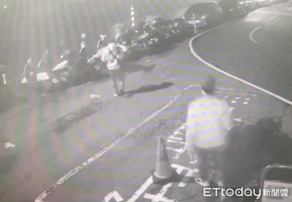 ▲▼並從機車停車場騎車離去。（圖／民眾提供）