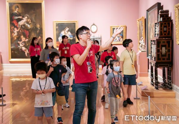 ▲奇美博物館「藝術大豐收」兒童夏令營，透過導覽、創作與童書導讀，引導孩子體驗多元藝術魅力。（記者林東良翻攝，下同）