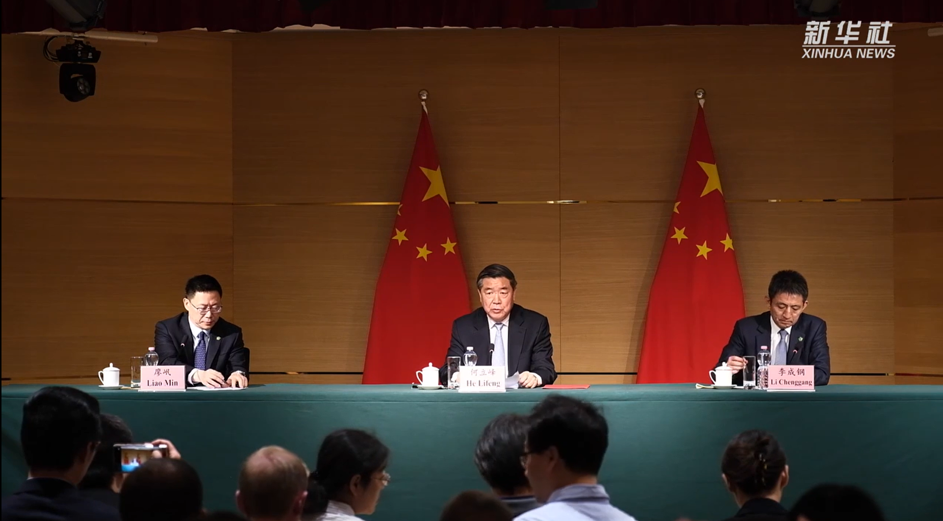 ▲▼中美經貿高層會談5月10日至11日在瑞士日內瓦舉行。中美經貿中方牽頭人、大陸國務院副總理何立峰當地時間11日晚在出席中方代表團舉行的新聞發布會。（圖／翻攝新華社）