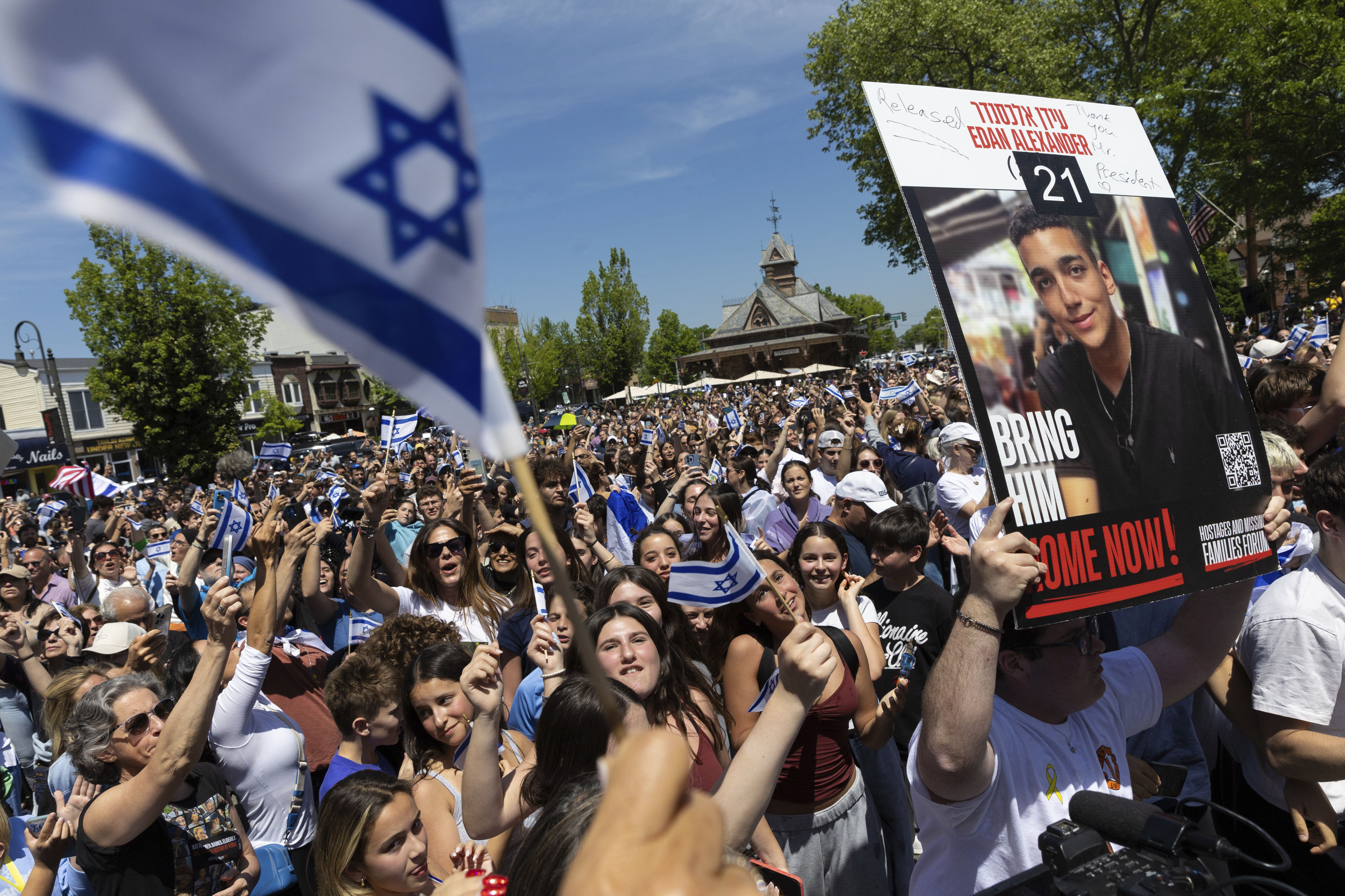 ▲美以雙重國籍的亞歷山大獲釋 。（圖／達志影像／美聯社）