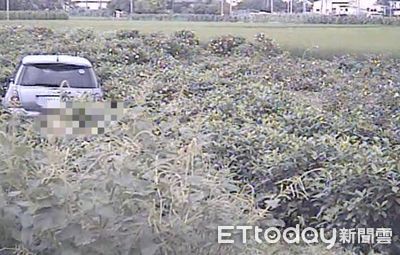 彰化自小客機車碰撞「2車飛進田裡」 騎士全身骨折送醫不治