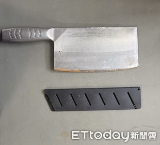 愛犬被撞！花蓮愛狗男衝肇事者家討公道　亂揮菜刀這下慘了