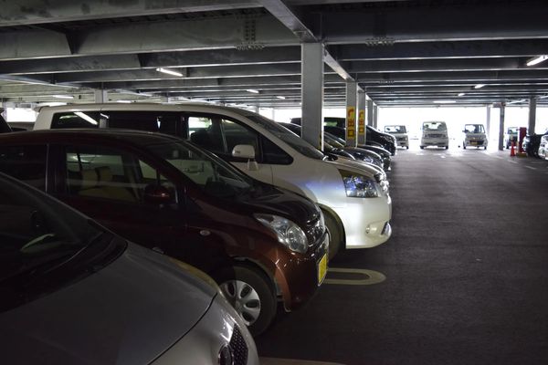 網友分享一款線上停車位搜尋工具，可快速根據定位提供最近的停車位資訊。（示意圖，photoAC）