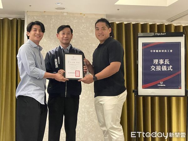 ▲職棒工會理事長交接。（圖／記者楊舒帆攝）