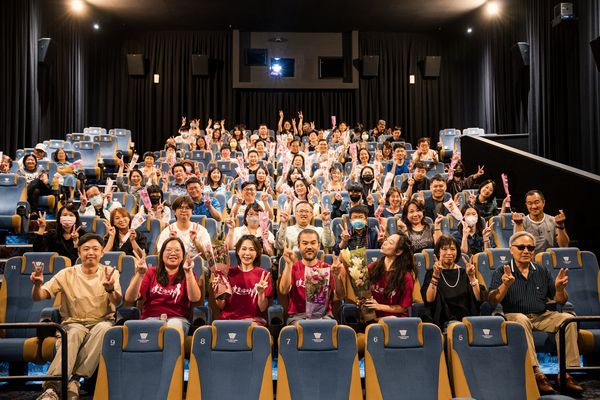 ▲吳卓源與潘儀君、導演賴俊羽到台中、台南、高雄宣傳《搜查瑠公圳》。（圖／伯樂影業提供）