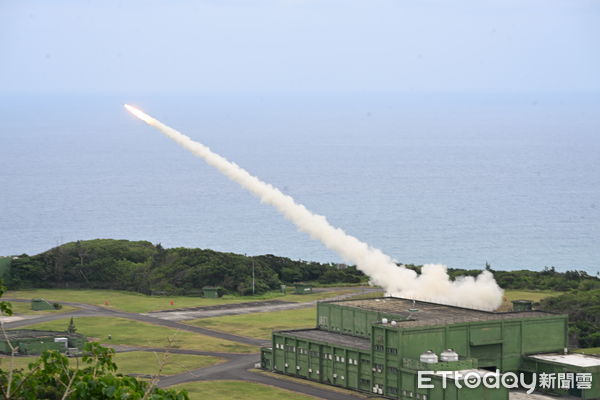 ▲▼國防部海馬式火箭發射。（圖／記者陳煥丞攝）
