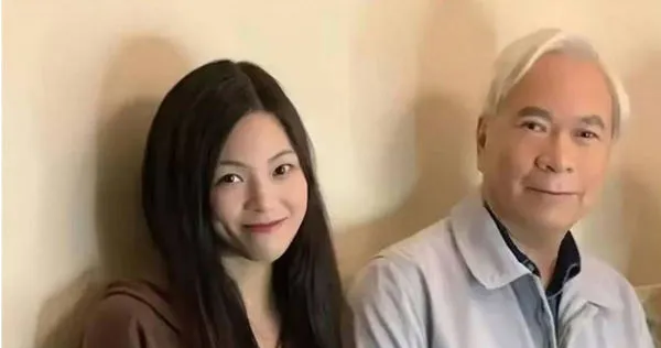 74歲李龍基和38歲未婚妻王青霞。（圖／翻攝自微博）